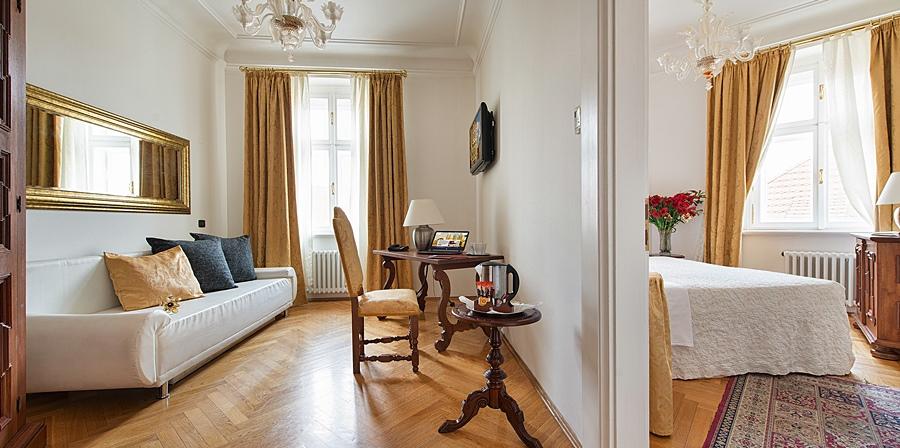 Charles Bridge Palace Otel Prag