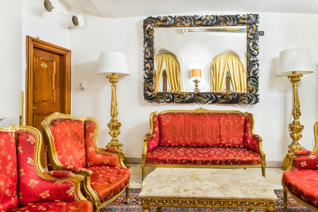 Charles Bridge Palace Otel Prag