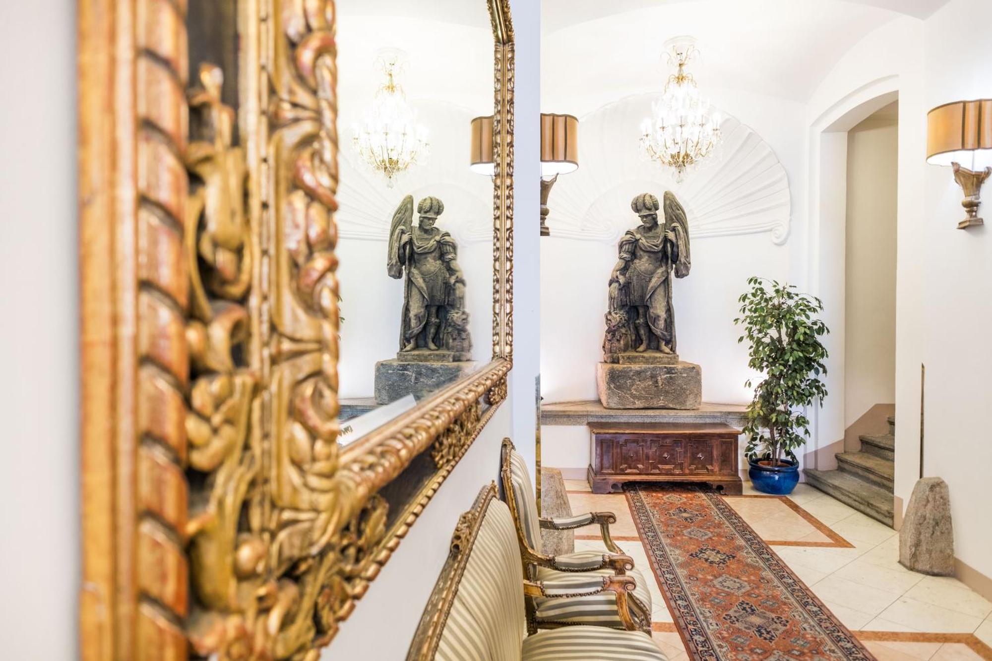 Otel Charles Bridge Palace 4*