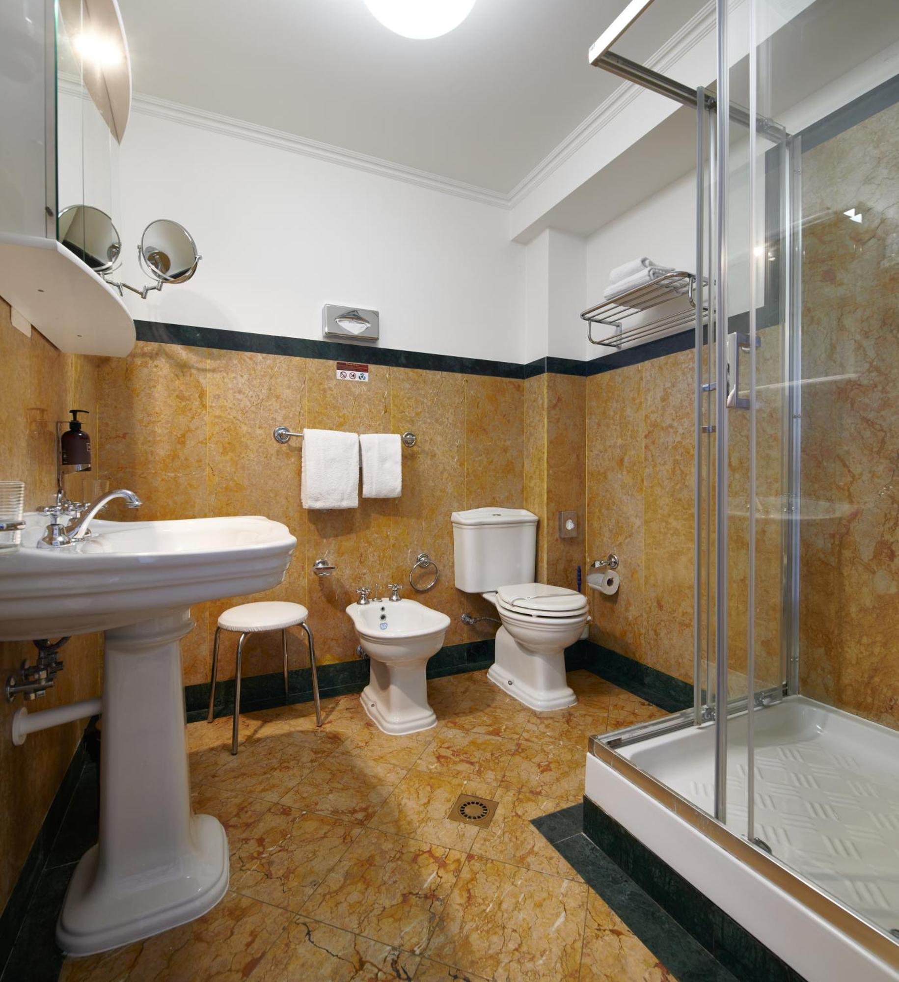 Charles Bridge Palace Otel