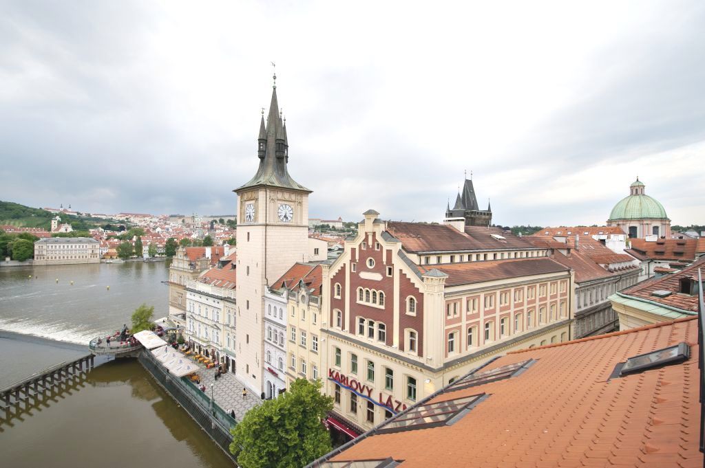 Charles Bridge Palace Otel