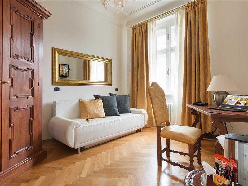 Otel Charles Bridge Palace 4*