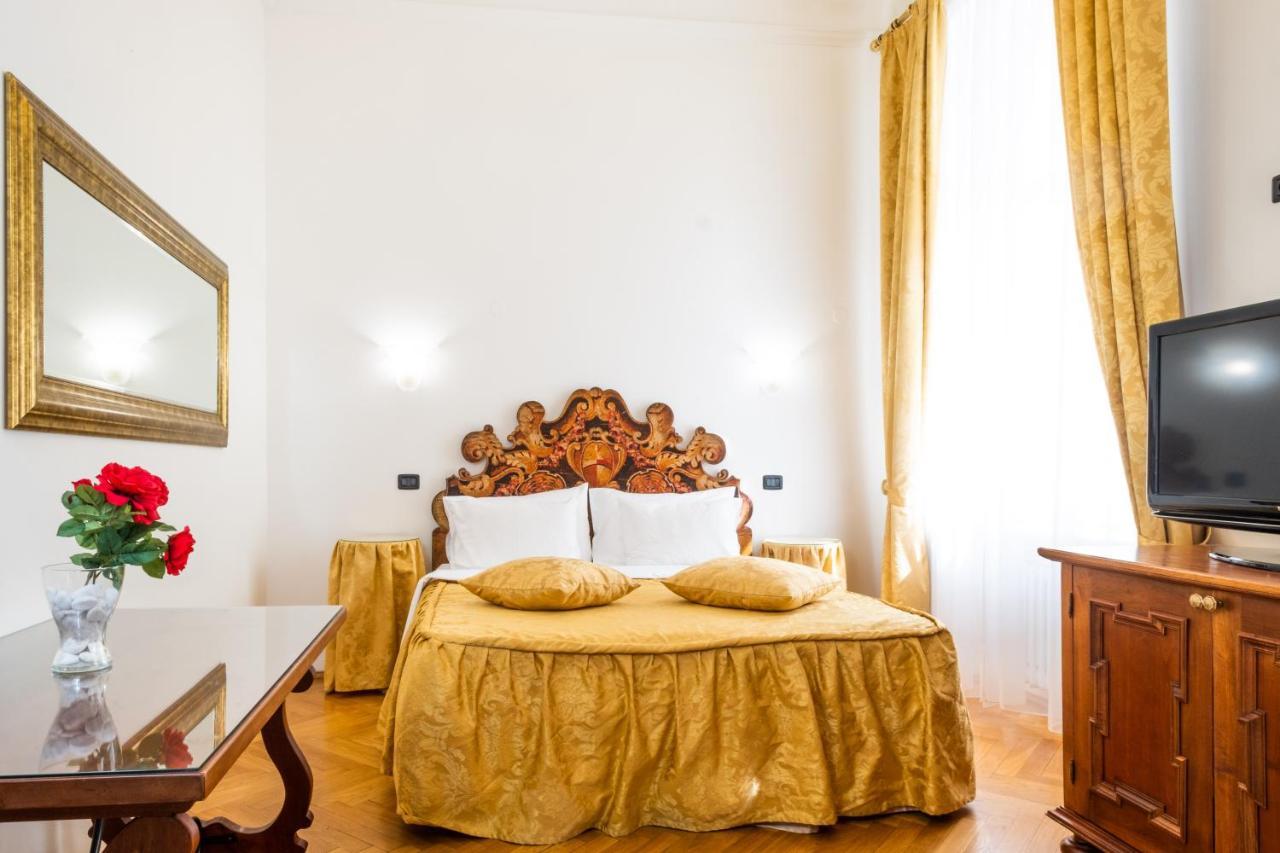 Charles Bridge Palace Otel